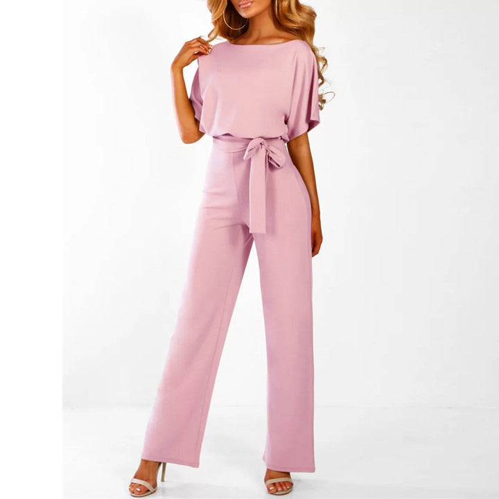 "Eleganter beige Damen Jumpsuit, femininer Schnitt, betont Konturen, ideal für Dinnerpartys und Ausflüge, vielseitig stilvoll