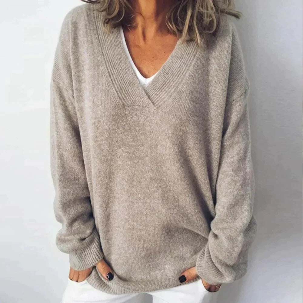 Eleganter beiger Damen V-Ausschnitt Pullover für den Frühling. Bequem & stilvoll, ideal für Layering und Casual-Looks.
