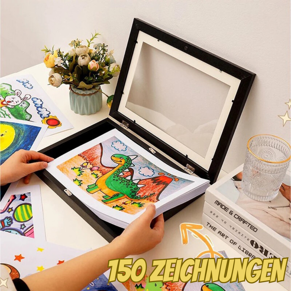 Eleganter Bilderrahmen in Weiß, bietet Platz für bis zu 150 A4-Zeichnungen, perfekt zur Präsentation wertvoller Erinnerungen.
