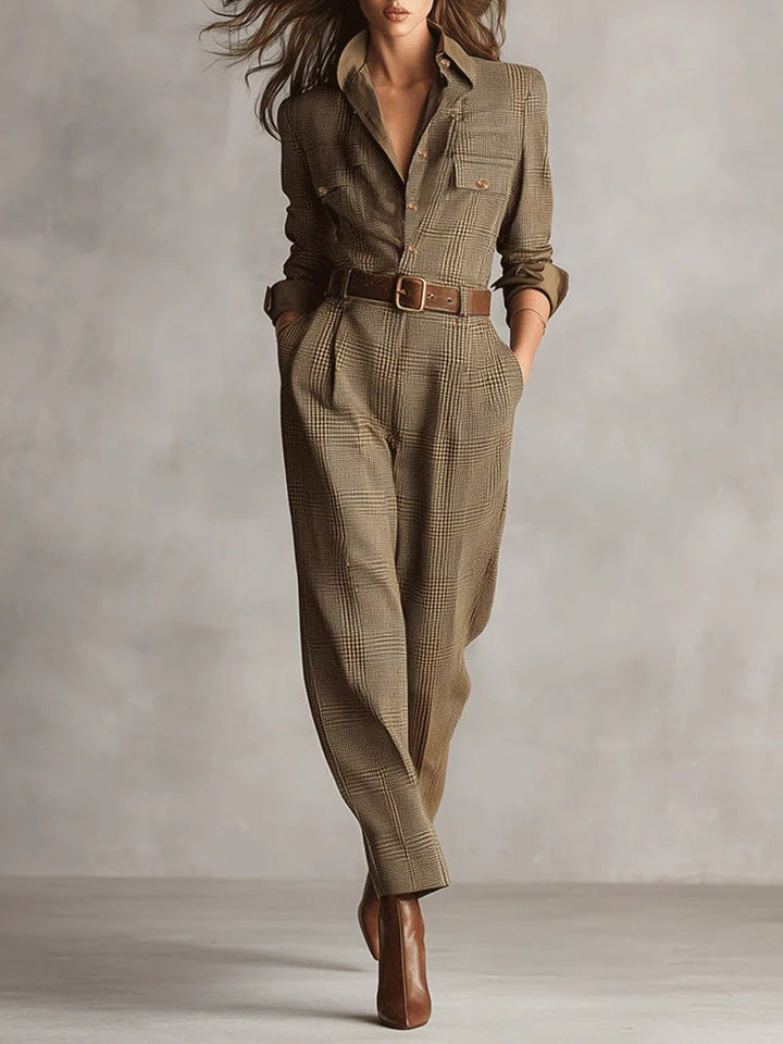 Eleganter brauner Damen Jumpsuit mit figurbetonter Passform für stilvolle Anlässe, ideal für Abendmode.