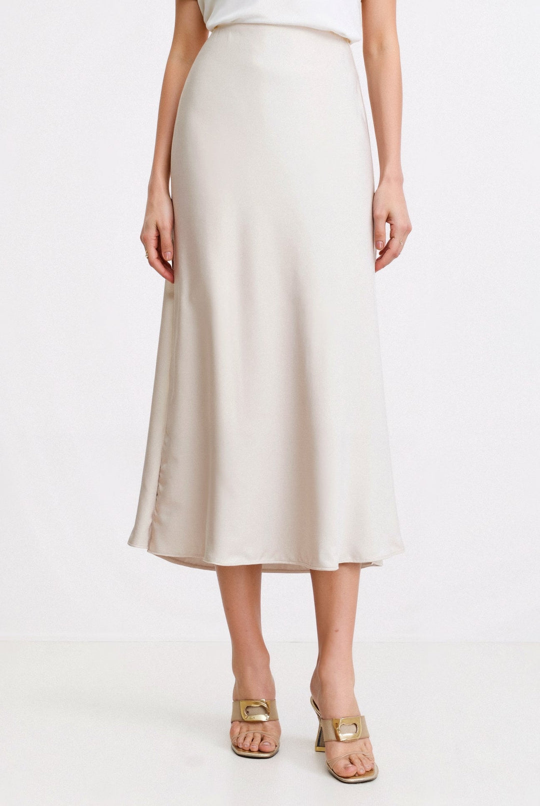 Eleganter cremeweißer Damen Maxirock mit hoher Taille, fließend und lang, ideal für stilvolle Alltags-Looks.
