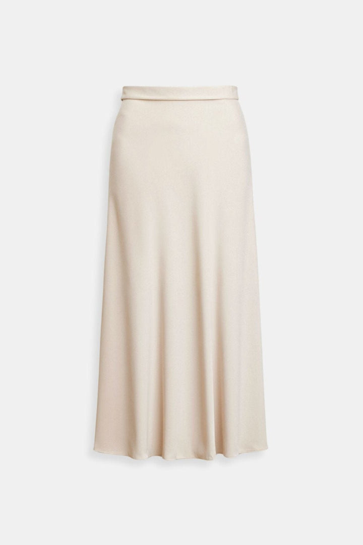 Femininer, langer cremeweißer Maxirock für Damen, mit hoher Taille. Fließende Silhouette für elegante Freizeitoutfits.