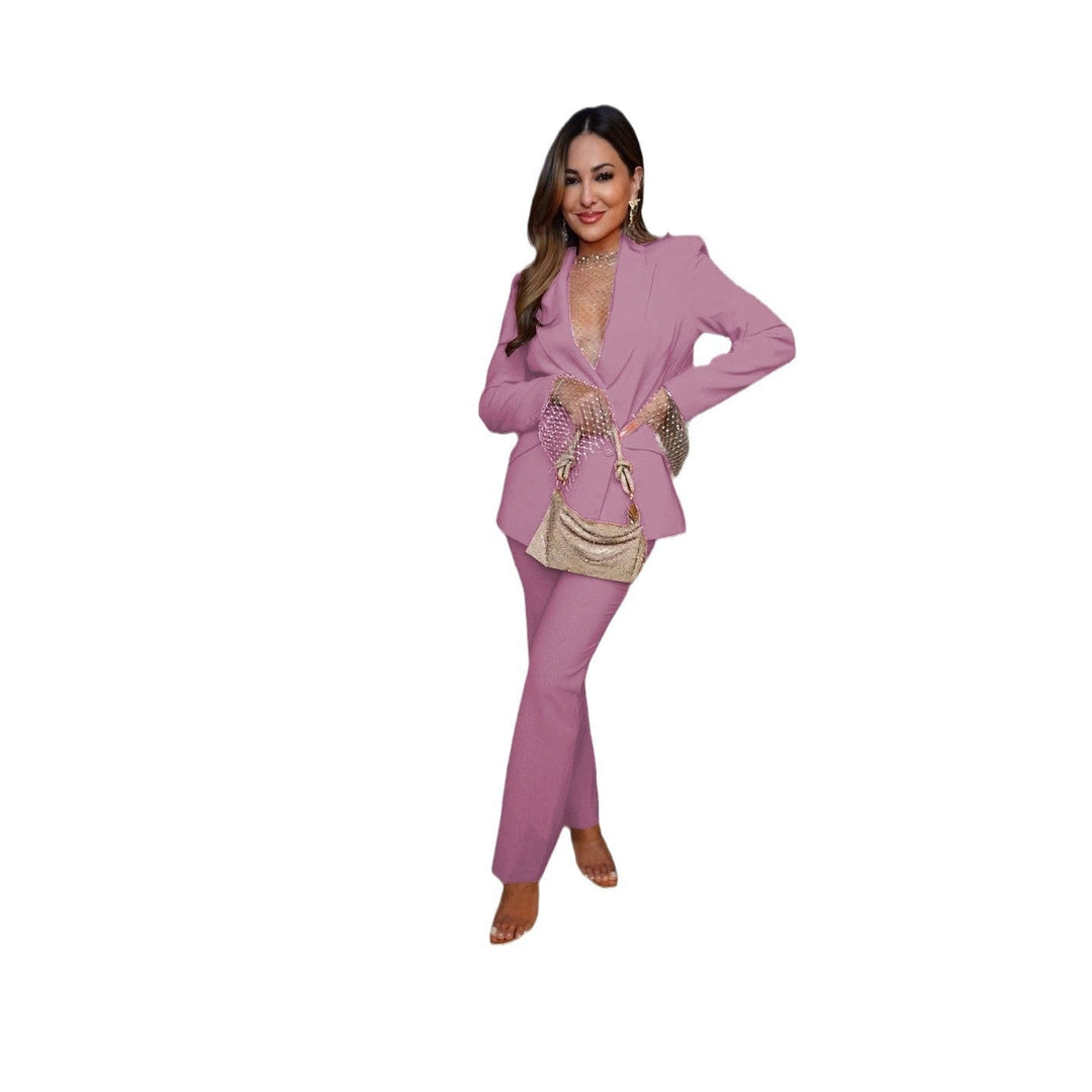 Eleganter Damen Blazer-Hosenanzug in Grau für Business-Look, mit tailliertem Schnitt und hochwertigen Stoffen.