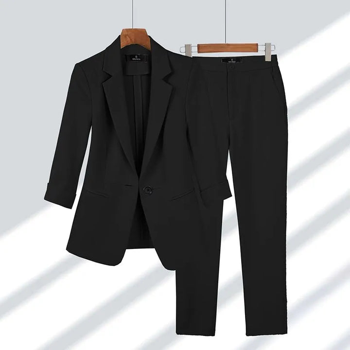 Hochwertiger Damen Business Blazer, Teil des Zweiteilers. Ideal für professionelle Büromode und Smart Casual.