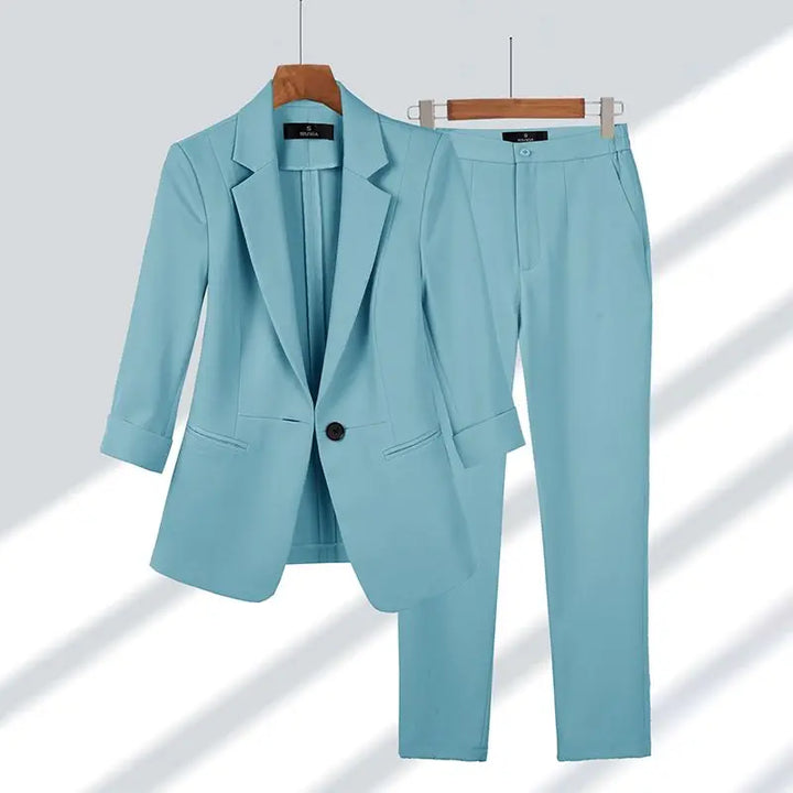 Elegante Anzughose für Damen, passend zum Business Anzug Zweiteiler. Perfekt für ein stilvolles Geschäftsoutfit.