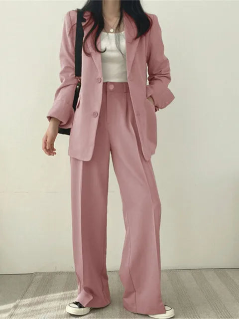 Eleganter Damen Business-Zweiteiler: Stilvoller Blazer & bequeme Stretchhose für den professionellen Büro-Look.