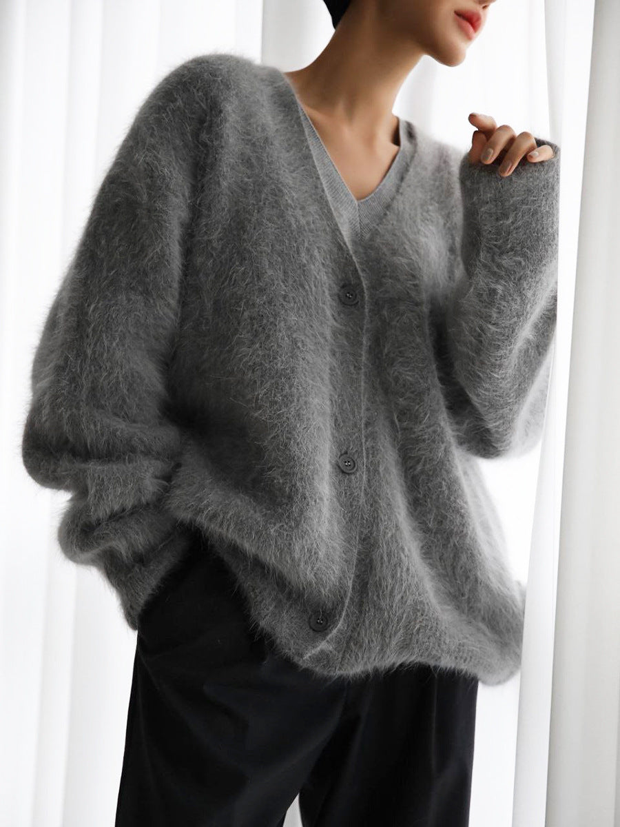 Übergroßer Damen Strickcardigan mit V-Ausschnitt in weicher Qualität. Ideal für entspannte Freizeitmode.