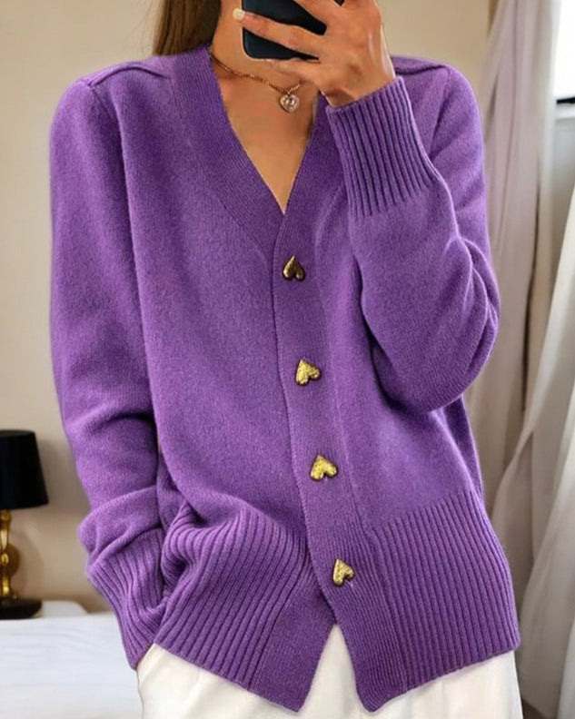 Bequemer Damen Cardigan, vielseitig kombinierbar. Weiches Oberteil mit charmanten Herzknöpfen für jeden Anlass.