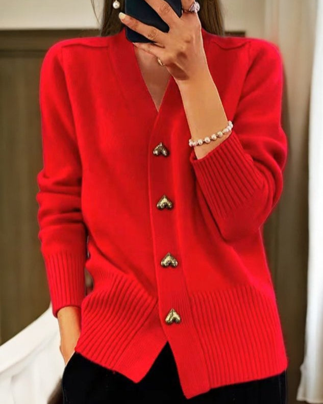 Moderner Damen Cardigan, elegant und bequem. Stilvolles Oberteil mit romantischen Herzknöpfen für die Freizeit.