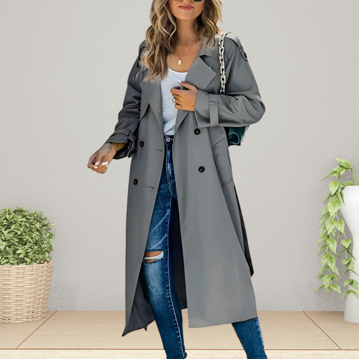 Moderner Damen Trenchcoat in Hellblau, mittellang, mit klassischem Zweireiher-Design. Perfekt für den Frühling.
