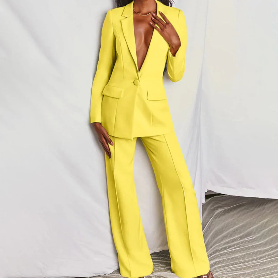 Eleganter Damen Hosenanzug mit Longline-Blazer und weiter Hose für Business & festliche Anlässe.