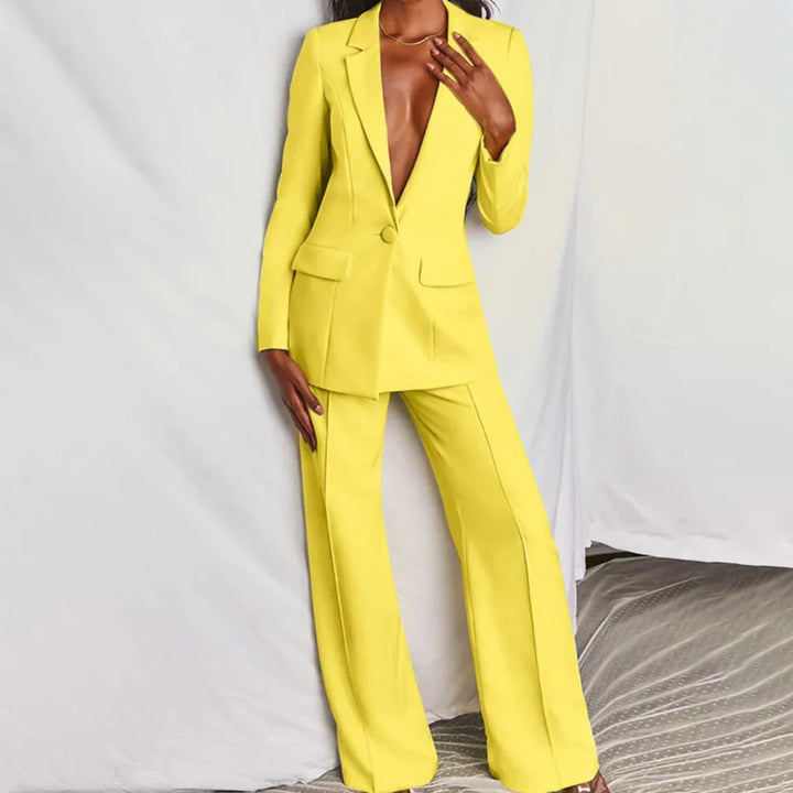 Eleganter Damen Hosenanzug mit Longline-Blazer und weiter Hose für Business & festliche Anlässe.