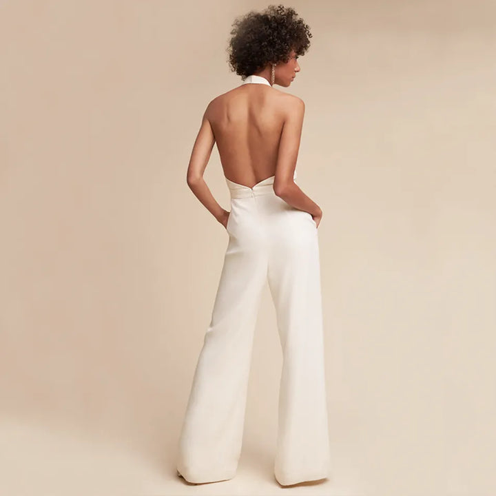 Festlicher Damen Jumpsuit in Schwarz mit V-Ausschnitt und weitem Hosenbein. Perfekt für Party und Gala.