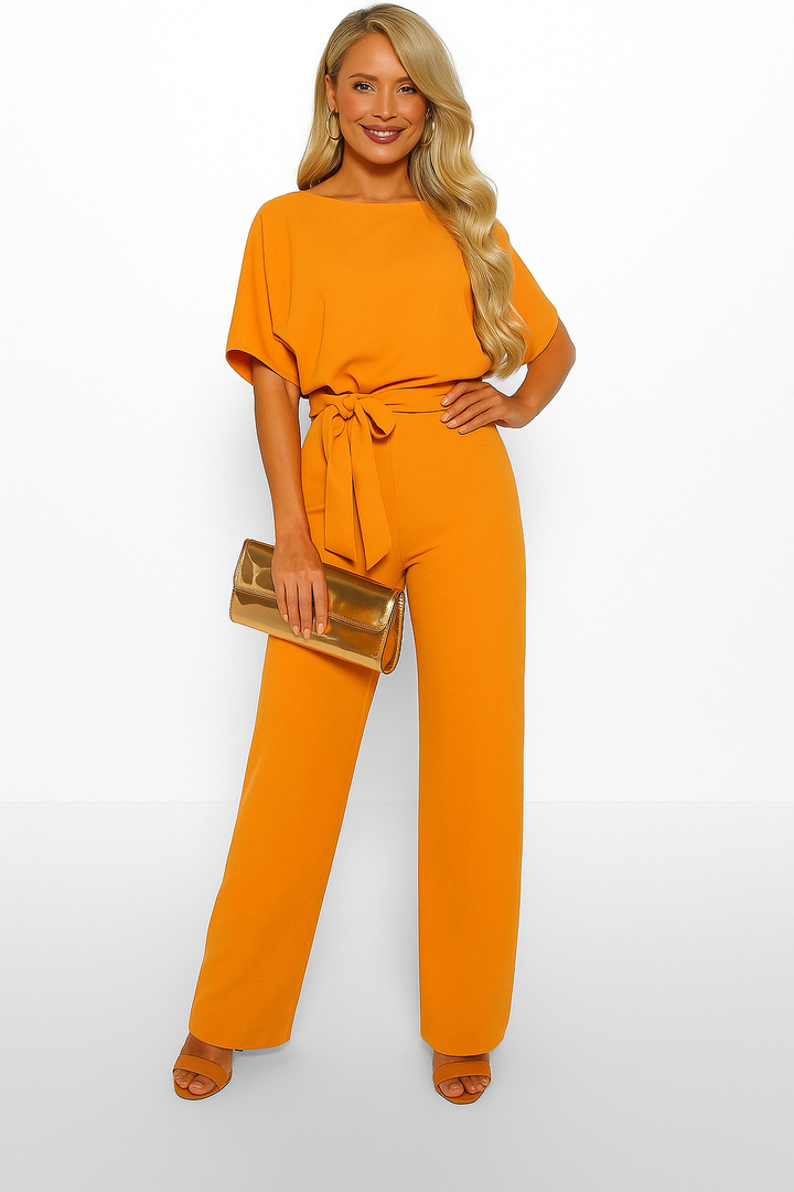 Eleganter Damen-Jumpsuit mit verstellbarem Krawatten-Gürtel und fließendem Stoff für stilvolle Anlässe und Freizeit.