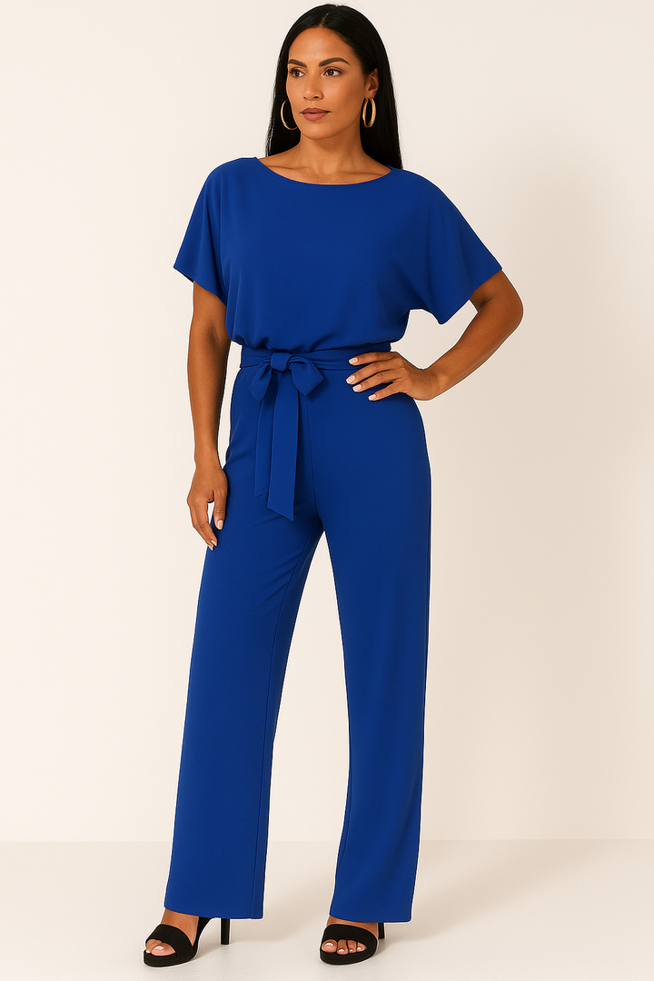 Eleganter Damen-Jumpsuit mit verstellbarem Krawatten-Gürtel und fließendem Stoff für stilvolle Anlässe und Freizeit.
