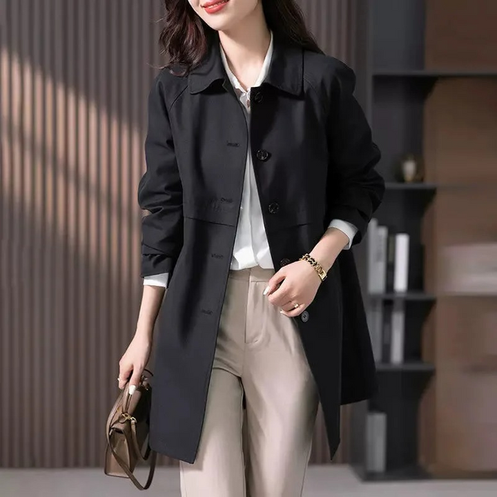 Stilvolle Damen Übergangsjacke: Kurzer Trenchcoat mit Ein-Knopf-Design. Eleganter Kurzmantel für Business & Freizeit-Look.