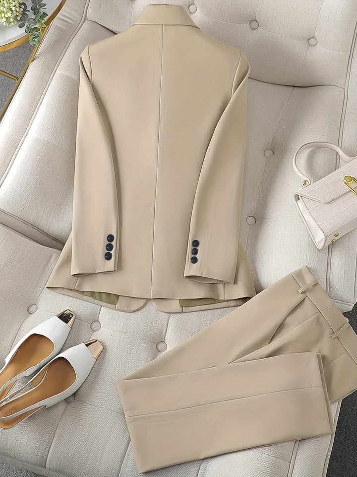 Hochwertiger Damen Business Blazer, elegant & bequem. Perfekter Begleiter für Meetings oder lässige Anlässe.