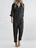 Stilvoller Damen Jumpsuit mit durchgehender Knopfleiste. Perfekte Herbstkleidung, elegant und bequem für jeden Anlass.