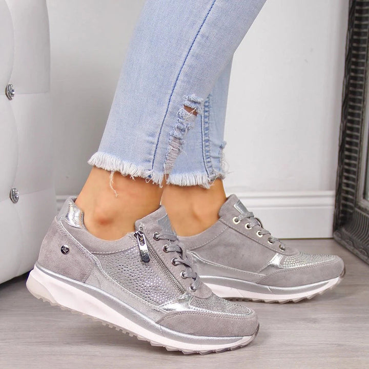 Eleganter Damen Leicht-Sneaker mit praktischem Reißverschluss. Bequem und atmungsaktiv für Alltag & Freizeit.