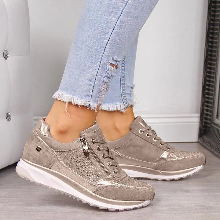 Bequemer Damen Komfortschuh: Leichter Alltagssneaker mit Reißverschluss für einfachen Einstieg und hohen Tragekomfort.