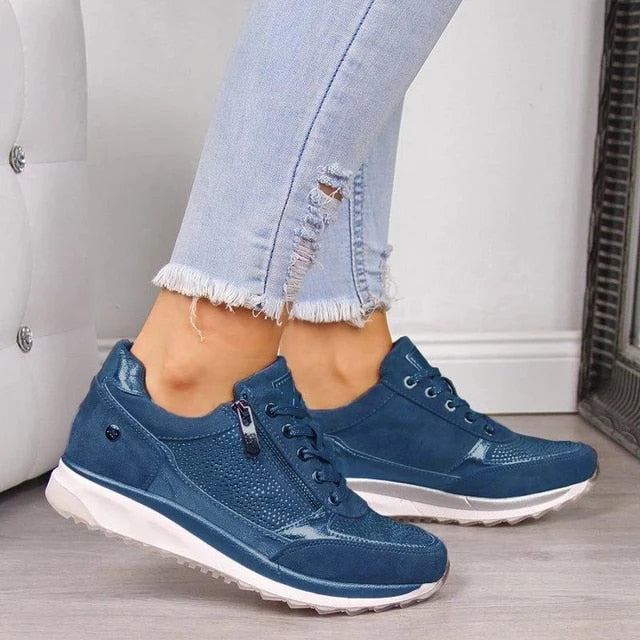 Stilvolle Damen Freizeitsneaker. Dieser elegante Damenschuh mit Reißverschluss bietet Komfort und ein leichtes Tragegefühl.
