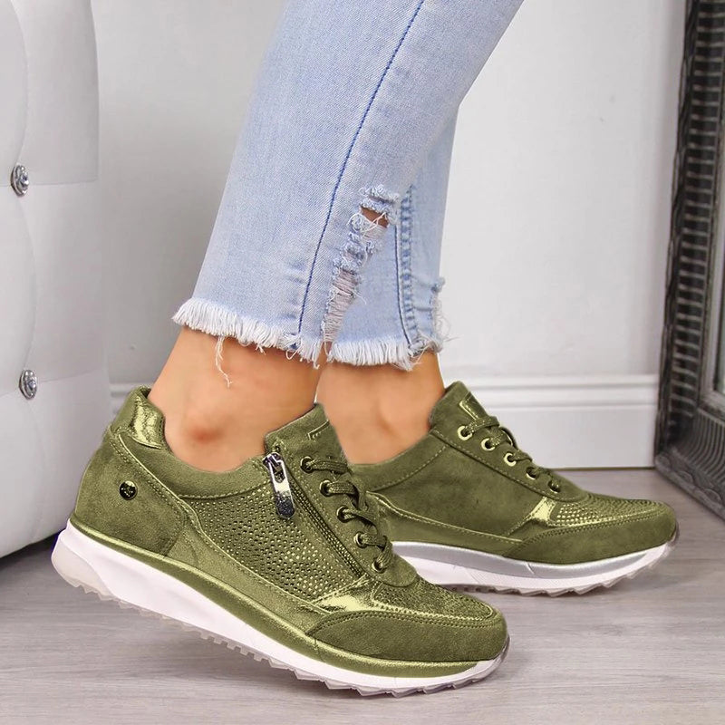 Moderner Damen Leichtschuh: Bequemer Sneaker mit seitlichem Reißverschluss für müheloses An- und Ausziehen.