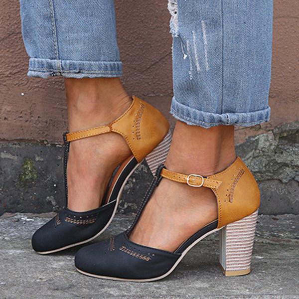 Nahaufnahme des verstellbaren Riemchens der klassischen Mary Janes. Modische Damenschuhe mit Chunky-Heel.