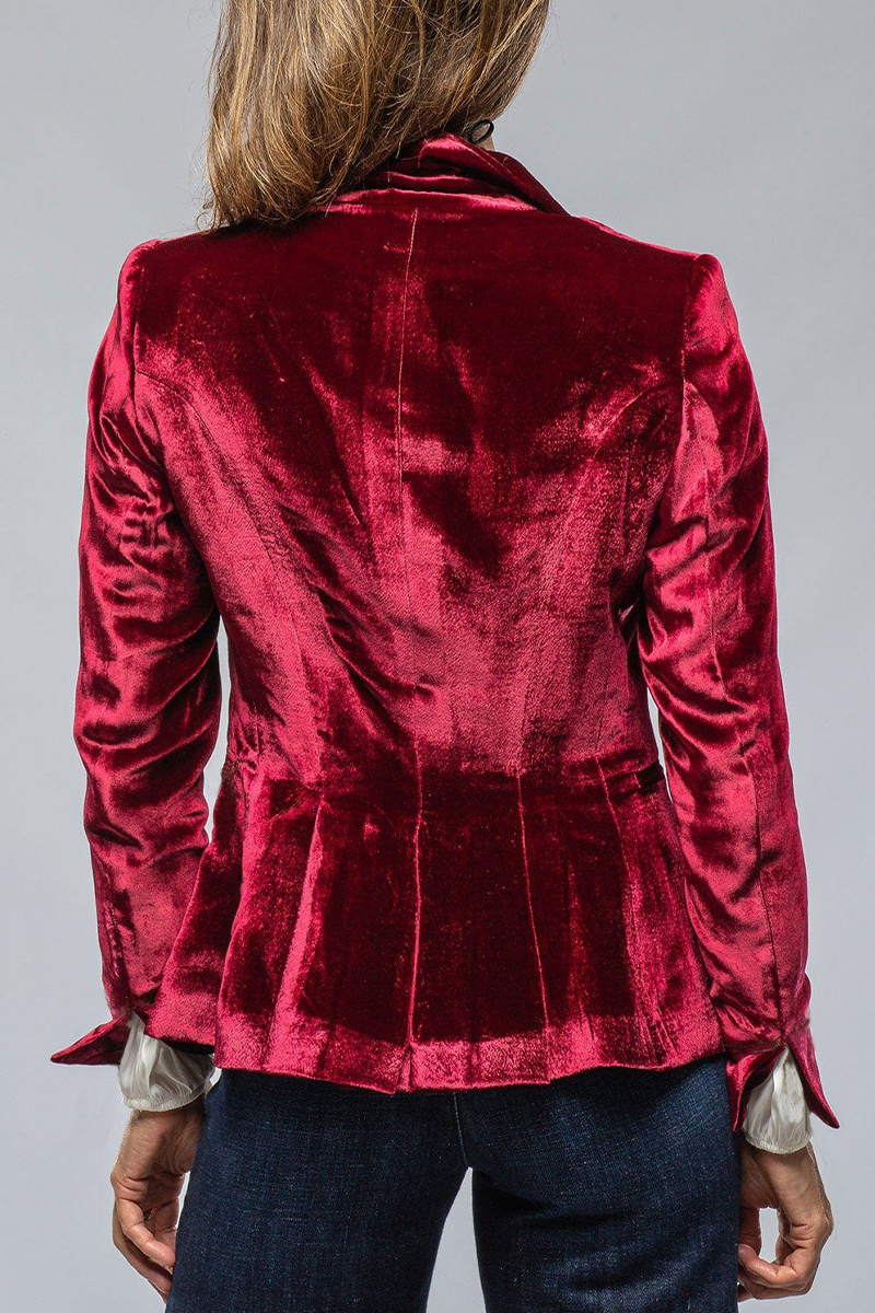 Eleganter Damen Slim Fit Blazer, ein vielseitiges Revers-Jackett für jeden Anlass, schick & modern.
