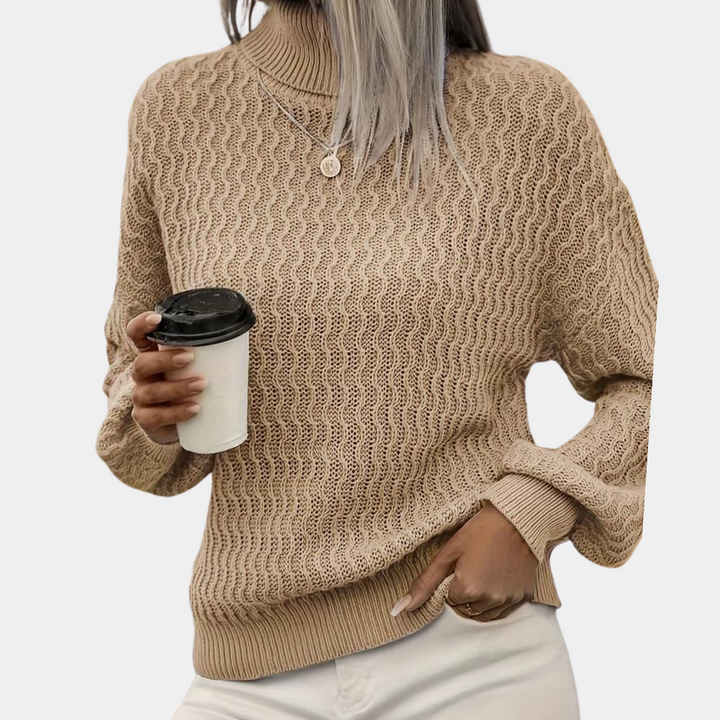 Gemütlicher, eleganter Damen Zopfmuster-Rollkragenpullover, warmer Strick für stilvolle Wintermode.
