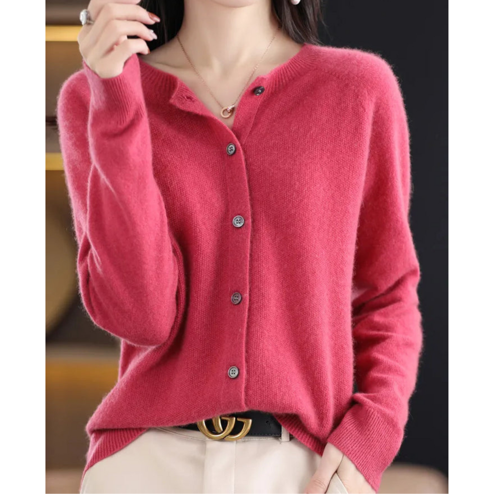 "Eleganter Damen Rundhals Cardigan mit V-Ausschnitt, Knöpfen und filigraner Verzierungen in verschiedenen Farben."