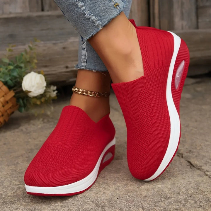 Vielseitiger Damen Komfort-Sneaker, atmungsaktiv & bequem, als Alltagsschuh für gesunde und schmerzfreie Füße.