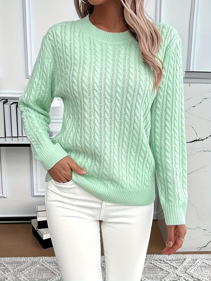 Eleganter Damen Strickpullover mit Zopfmuster, Rundhalsausschnitt und Langarm. Ideal für Frühling & Herbst.