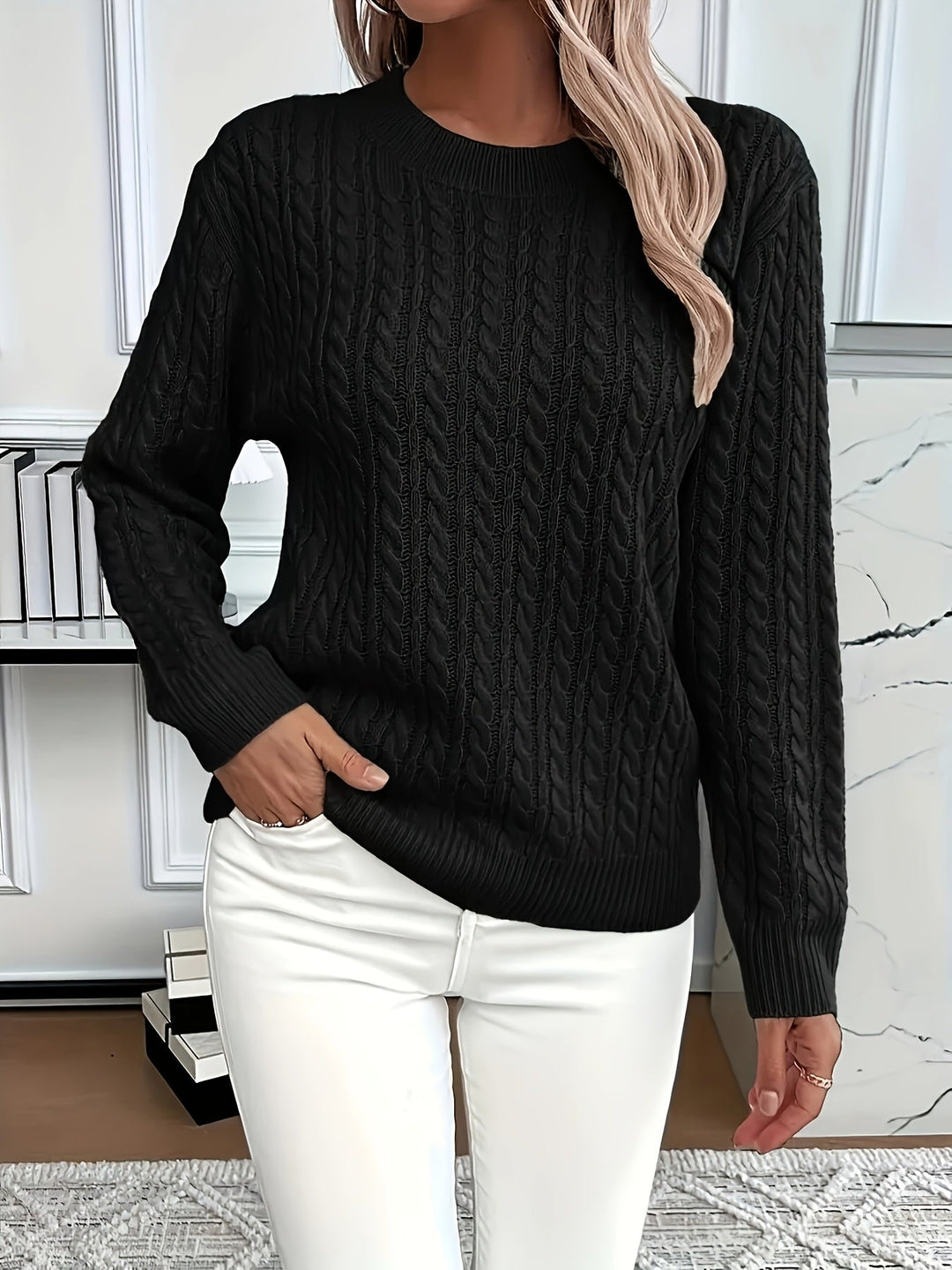 Hochwertiger, weicher Damen Strickpullover mit Zopfmuster. Komfortabler Langarm-Pullover, ideal für kühle Frühlingstage.