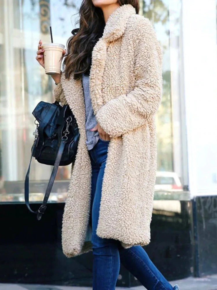 Schwarzer Damen Teddy Mantel, lange Winterjacke, modisch und bequem für die kalte Jahreszeit. Damenmode.