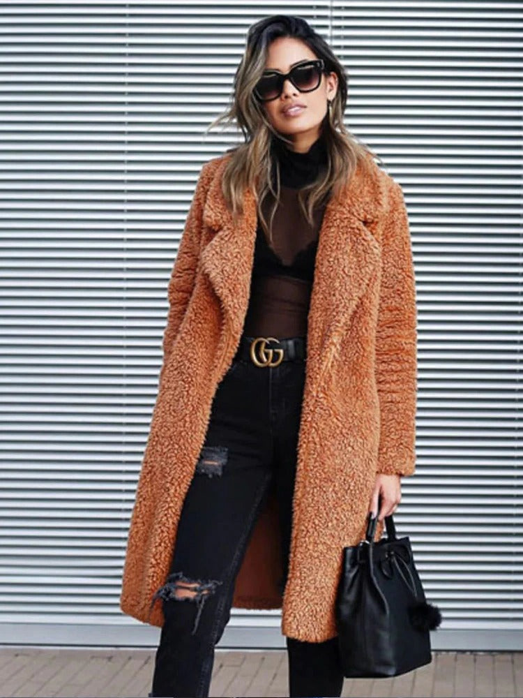 Vielseitiger Damen Teddy Mantel in Dunkel Grau, warmer Kuschelmantel, bequeme Winterbekleidung für Damen.