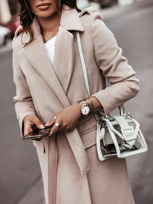 Eleganter Damen V-Ausschnitt Mantel für Winter Business Look. Lange, klassische Winterjacke für Frauen.