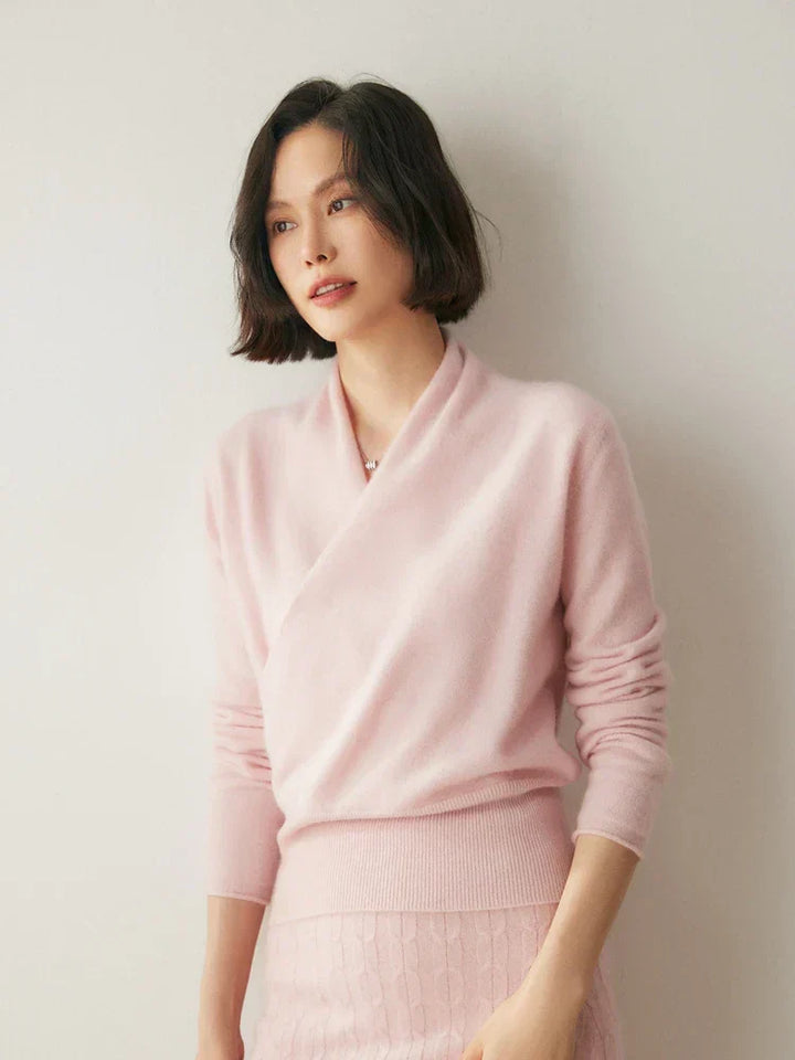 Komfortabler & eleganter Wickelpullover aus Feinstrick für Damen.