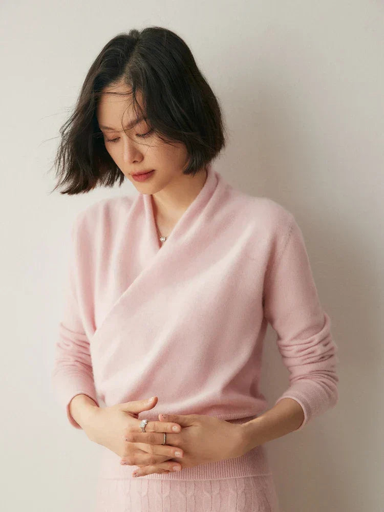 Stilvoller Damen Langarmpullover mit femininem Wickel-Effekt.