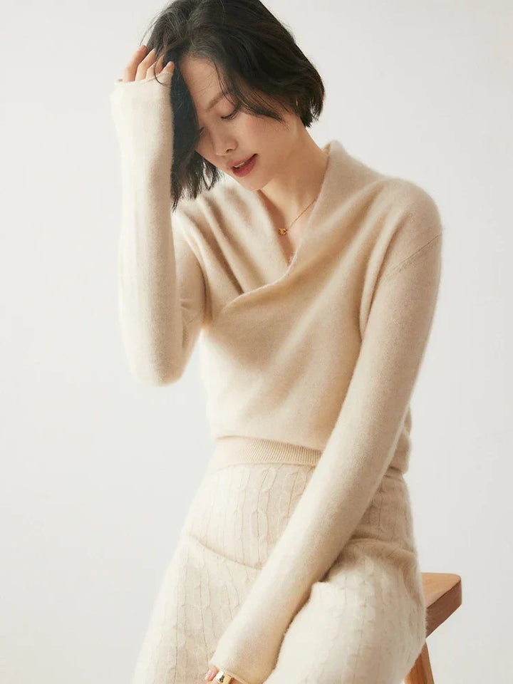 Stilvoller Crossover-Pullover für Damen, perfekt für Winter & Übergang.