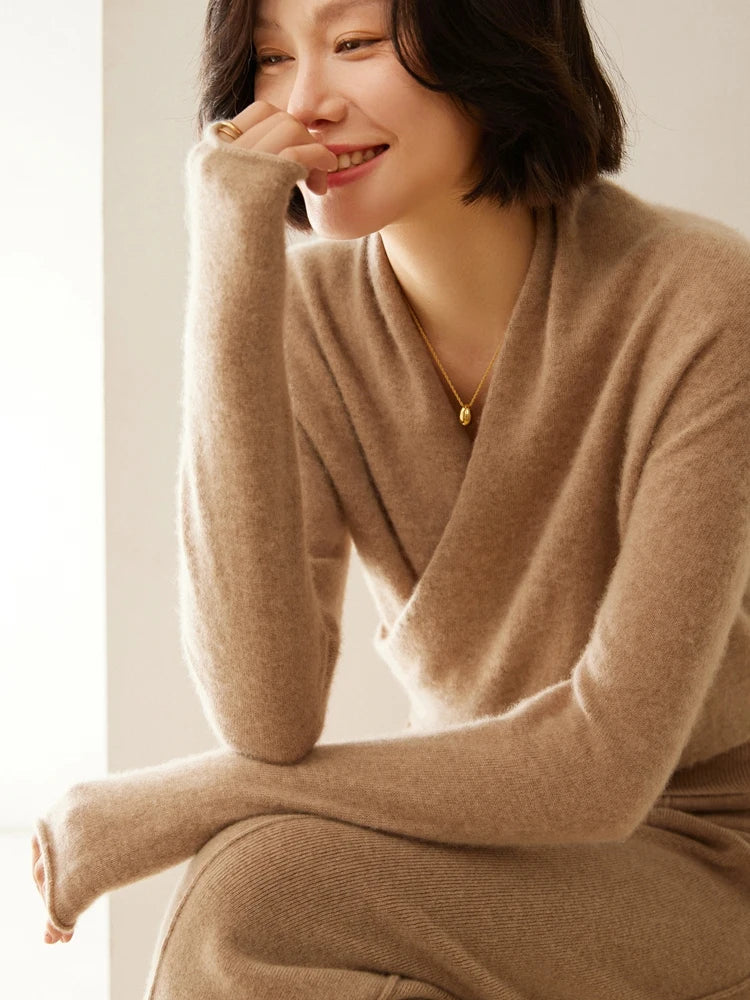 Eleganter Damenpullover mit Wickeloptik, ein Must-have für Ihre Garderobe.