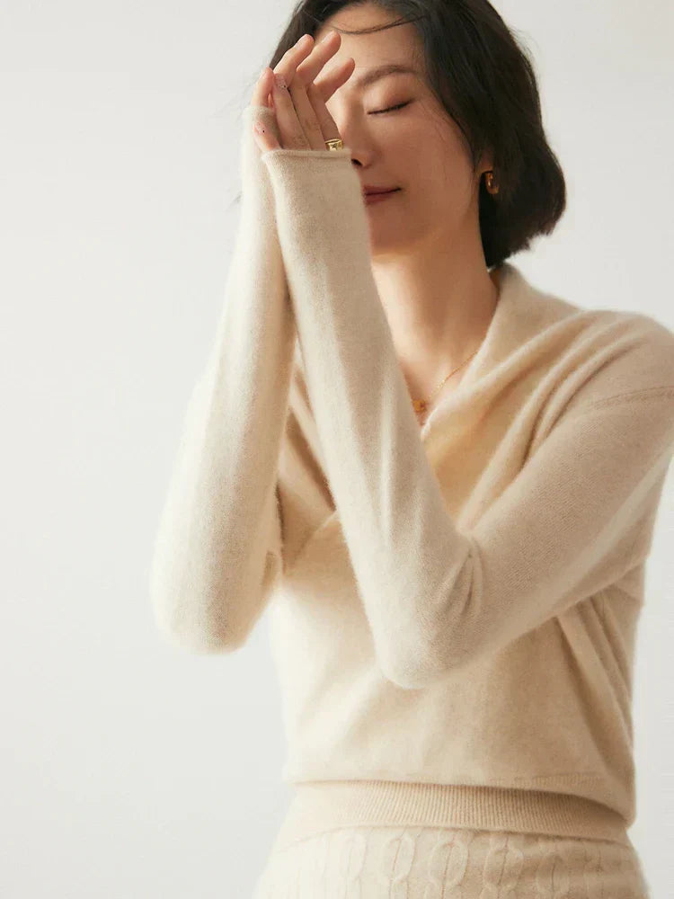 Eleganter Feinstrick-Wickelpullover für Damen, schmeichelhaft & stilvoll.