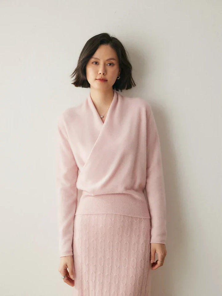 Zeitloser Wickelpullover für Damen, perfekt für Büro und Freizeit.