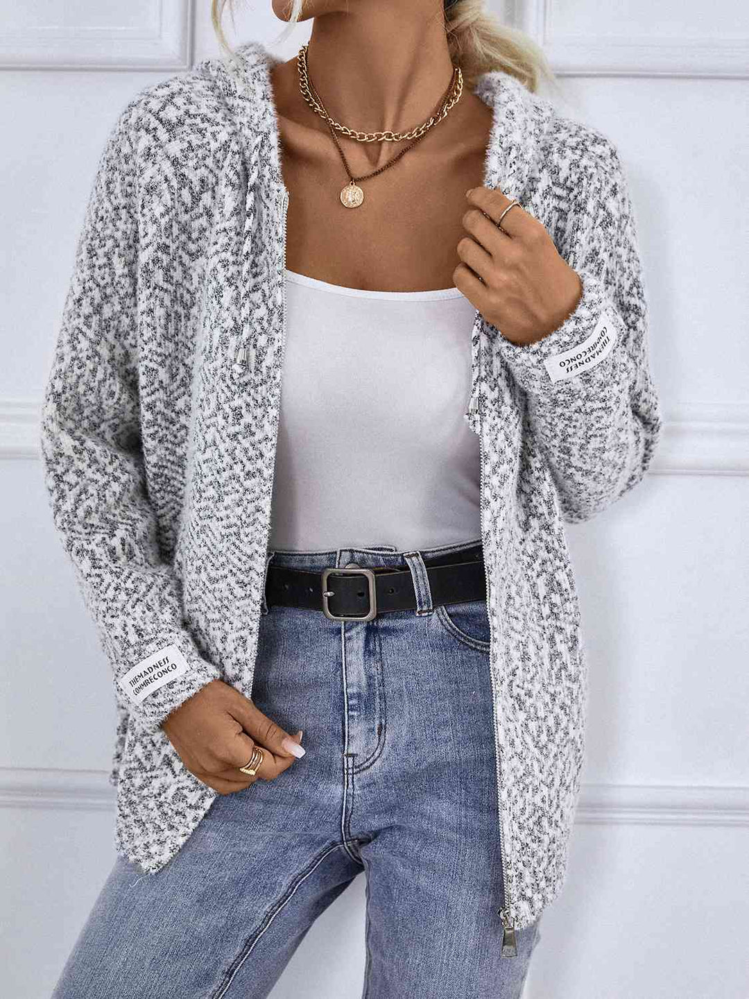 Eleganter Damen Winter-Cardigan mit Reißverschluss. Warme Strickjacke für Herbst & Winter, komfortabel & stilvoll.