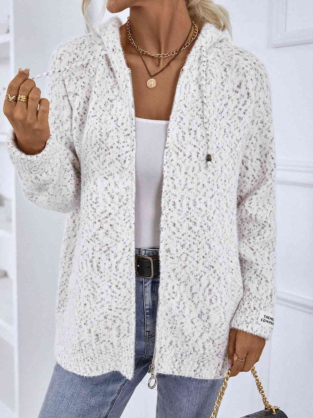 Warmer Damen Reißverschluss-Cardigan. Kuschelige Strickjacke für Frauen, perfekt für kalte Tage im Herbst/Winter.