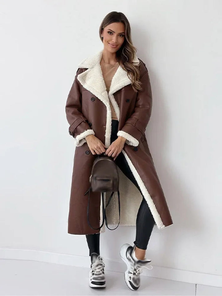 Damen Wintermantel in Braun, Langmantel mit Knöpfen, klassisches Design für elegante und warme Auftritte.
