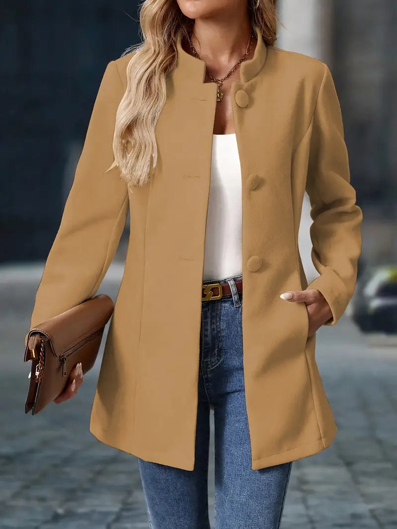 Warmer Damen Langmantel, elegante Wintermode. Als Knöpfmantel schützt er stilvoll im Business und der Freizeit.