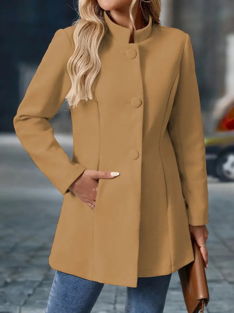 Klassischer Damen Winter-Langmantel, warm und elegant. Perfekte Oberbekleidung für jede Wintermode.