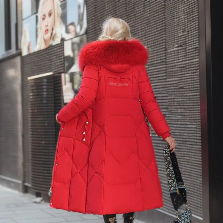 Warmer Damen Kapuzenmantel, gesteppt. Eleganter Steppmantel, ideal als Winterjacke für Damen.