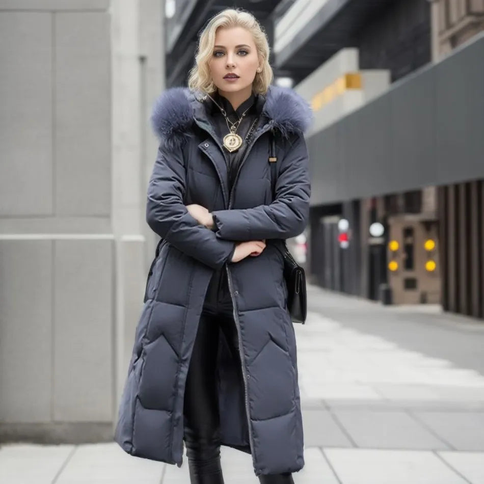 Modischer Damen Wintermantel, Steppmantel mit Kapuze. Warm & elegant, die ideale Wintermode.