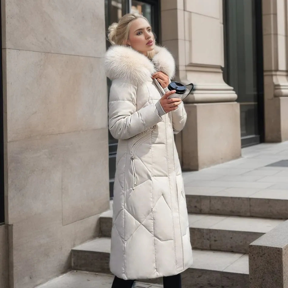 Warmer Damen Steppmantel mit Kapuze für den Winter. Gesteppte Winterjacke, elegant & bequem.